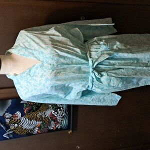 Mahogany Short Robe Size Small Blue & white Tropical Floral Print 100% Cotton